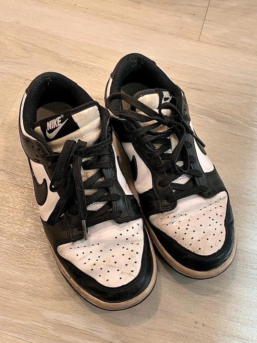 Nike Womens Dunk Low Retro White Black (Panda) ) Sneakers